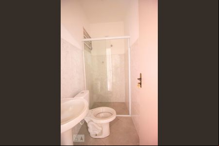 Banheiro de casa para alugar com 2 quartos, 70m² em Chácaras Santa Martha, Várzea Paulista
