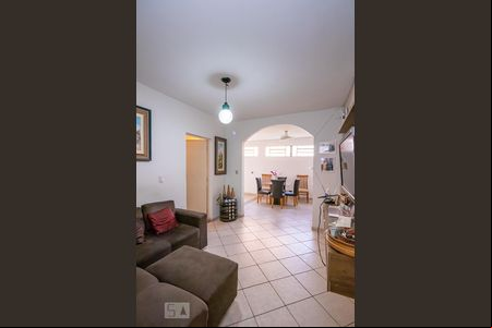 Sala de casa para alugar com 8 quartos, 245m² em Horto Florestal, Belo Horizonte