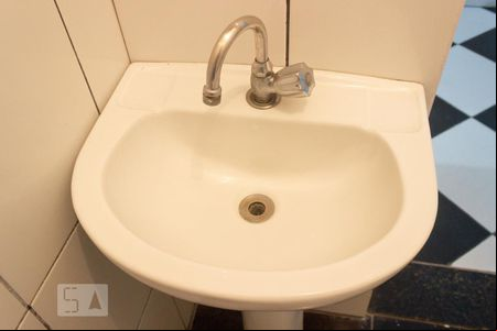 Banheiro de casa para alugar com 1 quarto, 50m² em Parque Edu Chaves, São Paulo