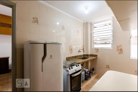 Cozinha de kitnet/studio para alugar com 1 quarto, 35m² em José Menino, Santos