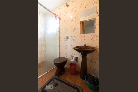 Banheiro  de casa à venda com 3 quartos, 200m² em Cambuci, São Paulo