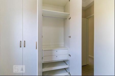 Quarto 1 - Armários de apartamento para alugar com 2 quartos, 47m² em Vila Industrial, Campinas