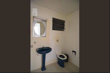 Banheiro de apartamento para alugar com 1 quarto, 41m² em Navegantes, Porto Alegre