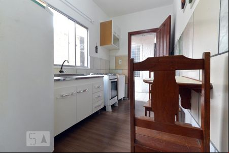Cozinha de kitnet/studio para alugar com 1 quarto, 30m² em Serraria, São José