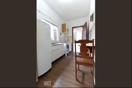 Cozinha de kitnet/studio para alugar com 1 quarto, 30m² em Serraria, São José