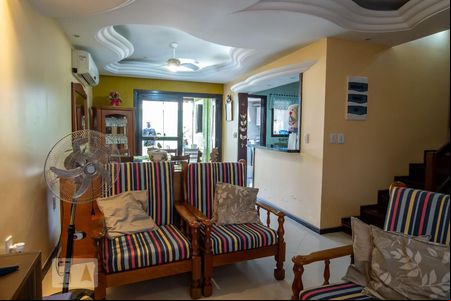 Sala de casa à venda com 3 quartos, 170m² em Hípica, Porto Alegre
