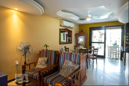 Sala de casa à venda com 3 quartos, 170m² em Hípica, Porto Alegre