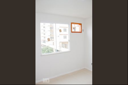 Quarto 01 de apartamento para alugar com 2 quartos, 60m² em Vila Valqueire, Rio de Janeiro