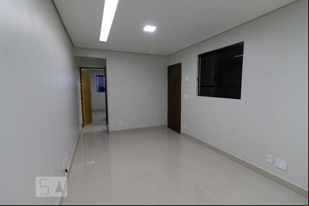Sala / Cozinha de casa para alugar com 1 quarto, 34m² em Riacho Fundo Ii, Brasília
