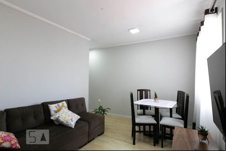 Sala de apartamento à venda com 3 quartos, 57m² em Vila Carmosina, São Paulo