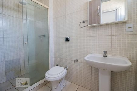 Banheiro de apartamento para alugar com 1 quarto, 24m² em Menino Deus, Porto Alegre