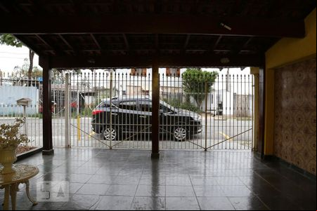 Garagem de casa à venda com 2 quartos, 176m² em Jardim da Gloria, Taboão da Serra