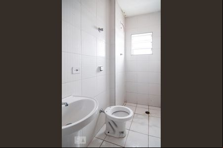Banheiro Social de apartamento para alugar com 2 quartos, 52m² em Jardim Iracema, São Paulo