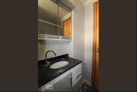 Banheiro de apartamento à venda com 3 quartos, 120m² em Bela Vista, Porto Alegre