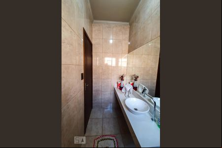 Lavabo de casa para alugar com 3 quartos, 250m² em Bosque da Saúde, São Paulo