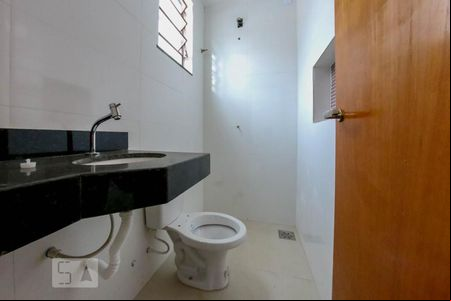 Banheiro de apartamento para alugar com 1 quarto, 49m² em Bonfim, Belo Horizonte