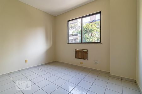 Quarto 1 de apartamento para alugar com 2 quartos, 90m² em Freguesia (jacarepaguá), Rio de Janeiro