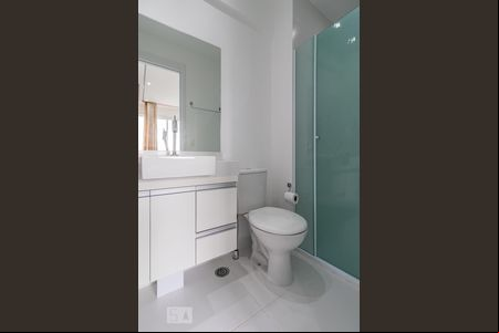Banheiro de apartamento à venda com 1 quarto, 49m² em Alphaville Empresarial, Barueri