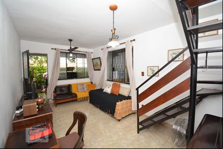 Sala de casa de condomínio à venda com 2 quartos, 200m² em Irajá, Rio de Janeiro