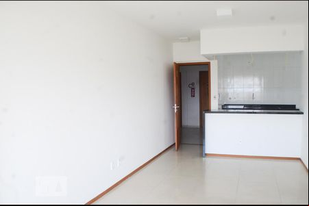 Sala com varanda gourmet  de apartamento para alugar com 2 quartos, 70m² em Armação, Salvador