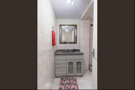 Banheiro Social de apartamento para alugar com 3 quartos, 84m² em Novo Mundo, Curitiba