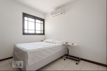 Quarto 1 de casa para alugar com 3 quartos, 280m² em São João, Porto Alegre