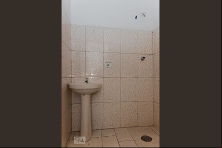 Banheiro de casa de condomínio para alugar com 1 quarto, 34m² em Jardim Cocaia, Guarulhos