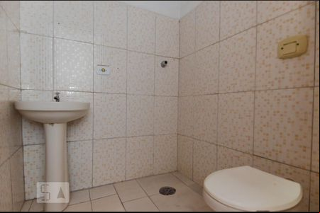 Banheiro de casa de condomínio para alugar com 1 quarto, 34m² em Jardim Cocaia, Guarulhos