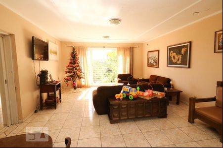 Sala de Estar de casa para alugar com 4 quartos, 254m² em Chácara das Pedras, Porto Alegre