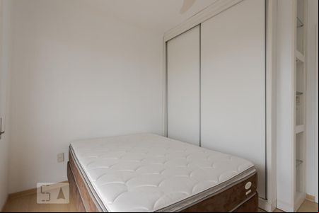 Quarto 1 de apartamento para alugar com 2 quartos, 88m² em Jardim do Salso, Porto Alegre