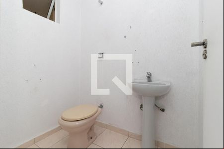 Lavabo de casa de condomínio para alugar com 3 quartos, 95m² em Uberaba, Curitiba