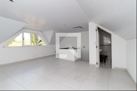 Sala de TV de casa de condomínio para alugar com 3 quartos, 95m² em Uberaba, Curitiba
