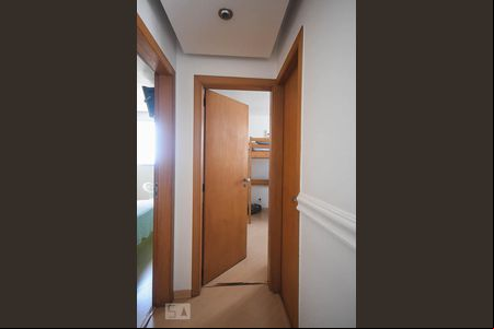 Corredor de apartamento à venda com 2 quartos, 60m² em Jardim Monte Alegre, Taboão da Serra
