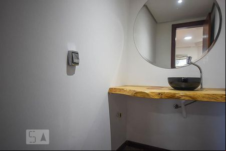 Lavabo de apartamento para alugar com 4 quartos, 170m² em Vila Suzana, São Paulo