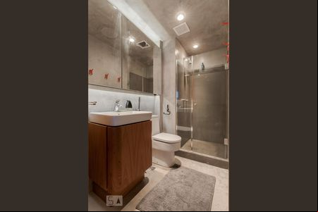 Banheiro de kitnet/studio à venda com 1 quarto, 65m² em São Geraldo, Porto Alegre
