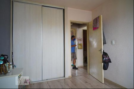 Quarto 1 de apartamento para alugar com 2 quartos, 61m² em Jardim Itu, Porto Alegre