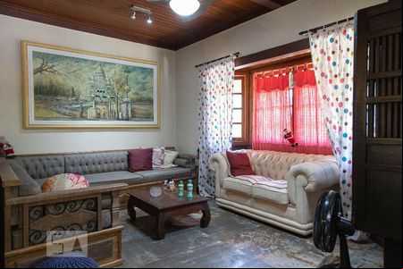 Sala de casa de condomínio para alugar com 3 quartos, 1000m² em Vargem Pequena, Rio de Janeiro