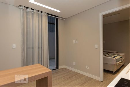 Sala/Cozinha de apartamento para alugar com 1 quarto, 25m² em Centro, Curitiba