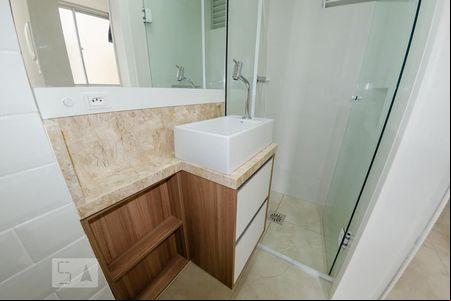 Banheiro de kitnet/studio para alugar com 1 quarto, 25m² em Itacorubi, Florianópolis