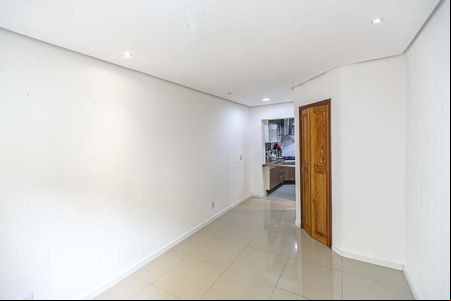 Sala de casa para alugar com 1 quarto, 89m² em Guarujá, Porto Alegre