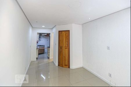 Sala de casa para alugar com 1 quarto, 89m² em Guarujá, Porto Alegre
