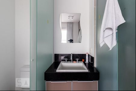 Banheiro de kitnet/studio à venda com 1 quarto, 42m² em Vila Olímpia, São Paulo