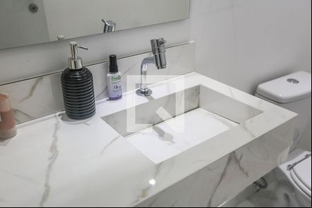 Lavabo de casa para alugar com 3 quartos, 220m² em Jardim Sarah, São Paulo