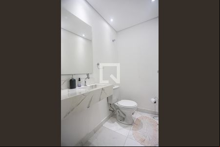Lavabo de casa para alugar com 3 quartos, 220m² em Jardim Sarah, São Paulo