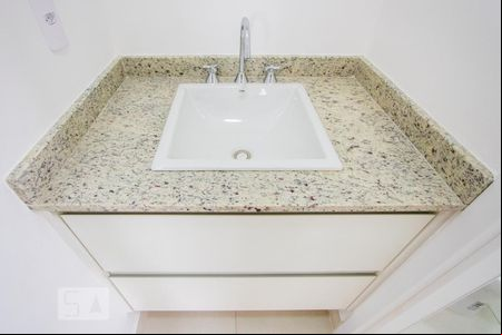Banheiro de kitnet/studio à venda com 1 quarto, 42m² em Campestre, Santo André