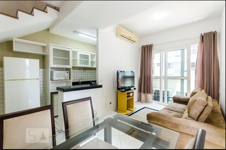 Sala de apartamento para alugar com 2 quartos, 70m² em Gonzaga, Santos