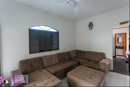 Sala de casa à venda com 2 quartos, 400m² em Renascença, Belo Horizonte