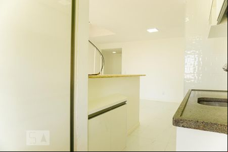Sala/Cozinha de apartamento para alugar com 2 quartos, 150m² em Barra da Tijuca, Rio de Janeiro