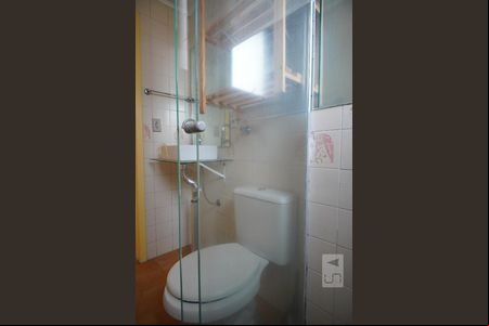Banheiro de apartamento à venda com 1 quarto, 56m² em Vila Ipiranga, Porto Alegre