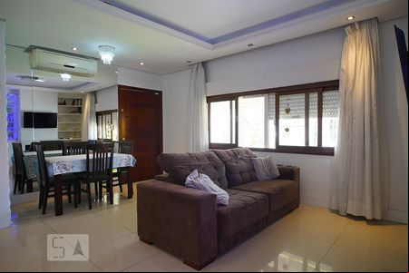 Sala de casa para alugar com 3 quartos, 187m² em Sarandi, Porto Alegre